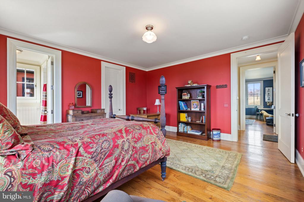 9425 BLACKPOND LANE