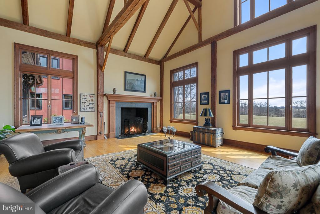 9425 BLACKPOND LANE