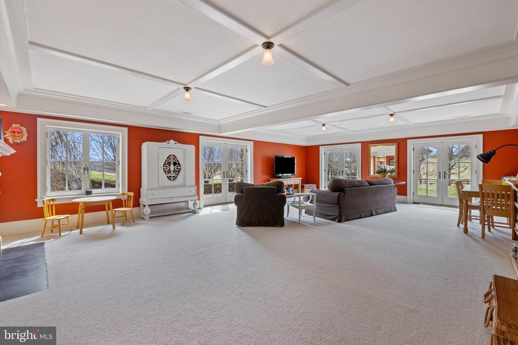 9425 BLACKPOND LANE