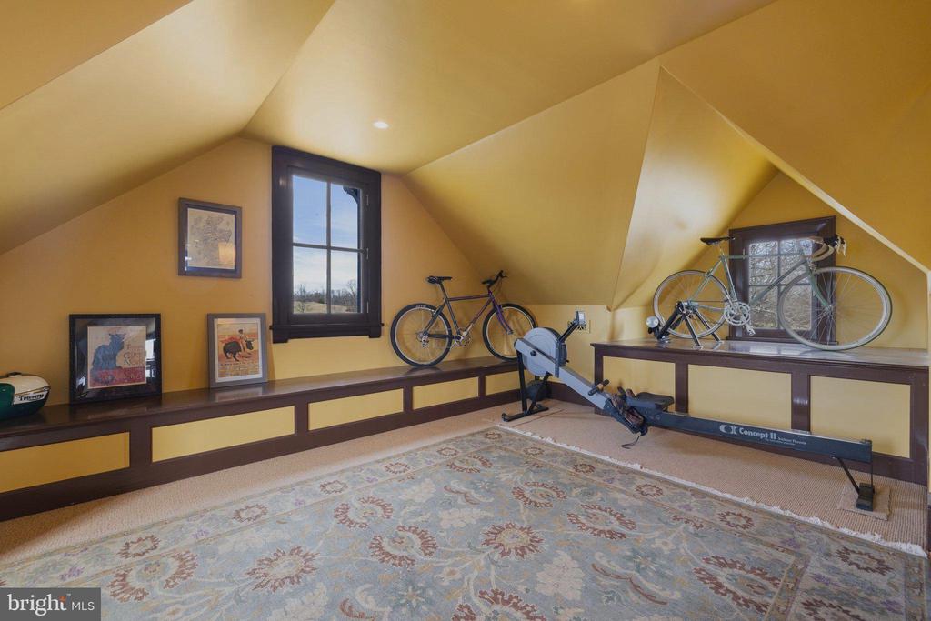 9425 BLACKPOND LANE