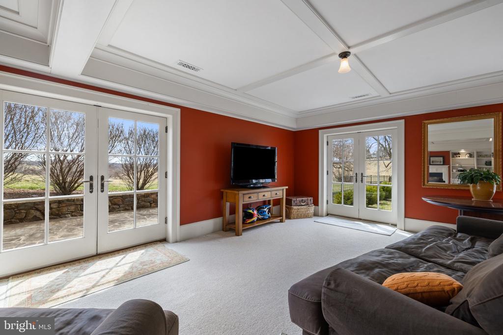 9425 BLACKPOND LANE