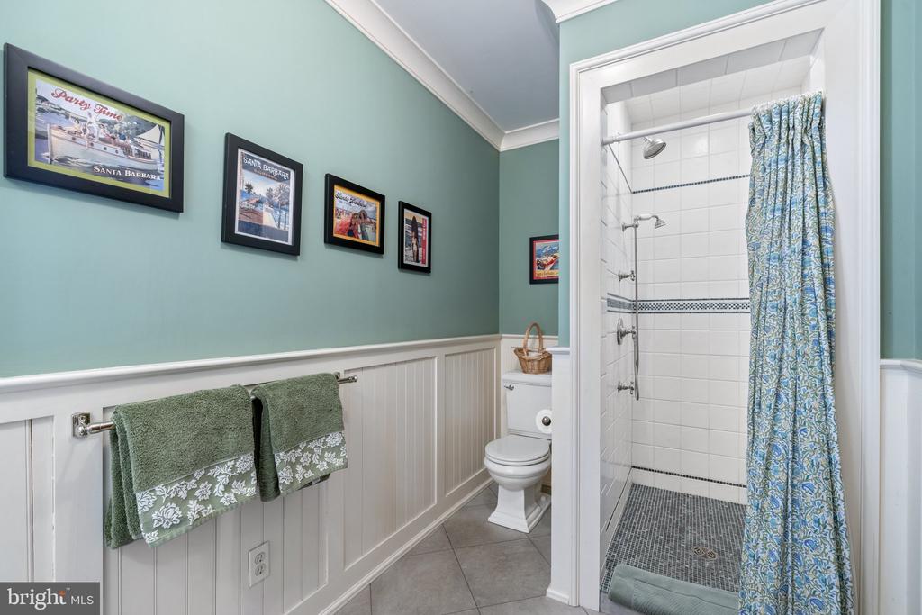 9425 BLACKPOND LANE