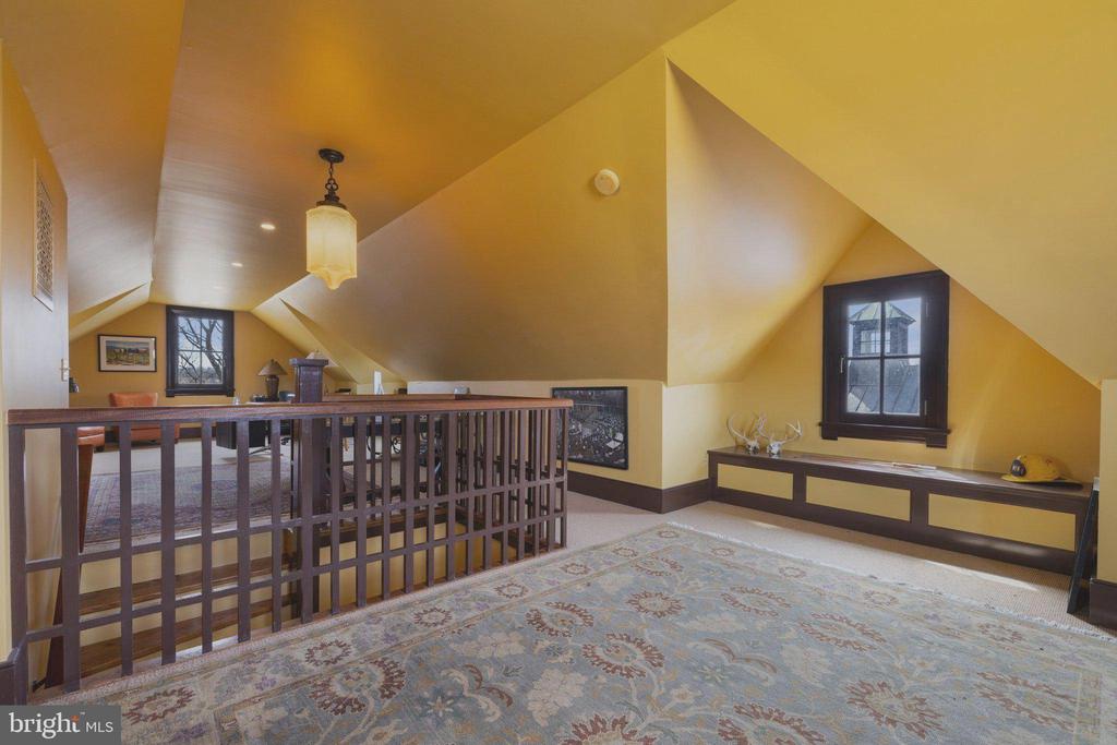 9425 BLACKPOND LANE