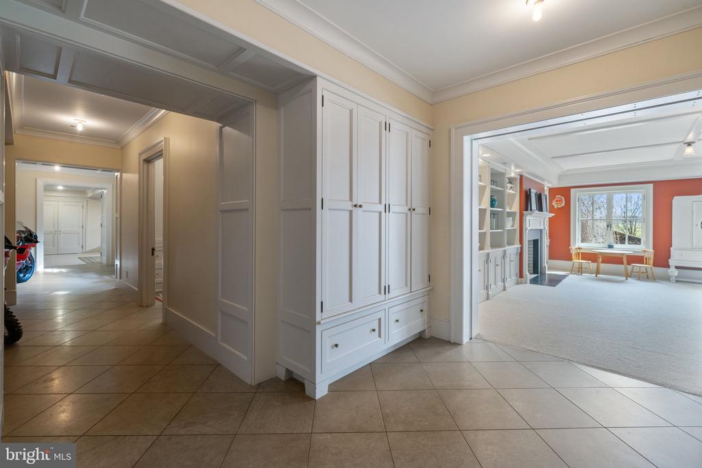 9425 BLACKPOND LANE