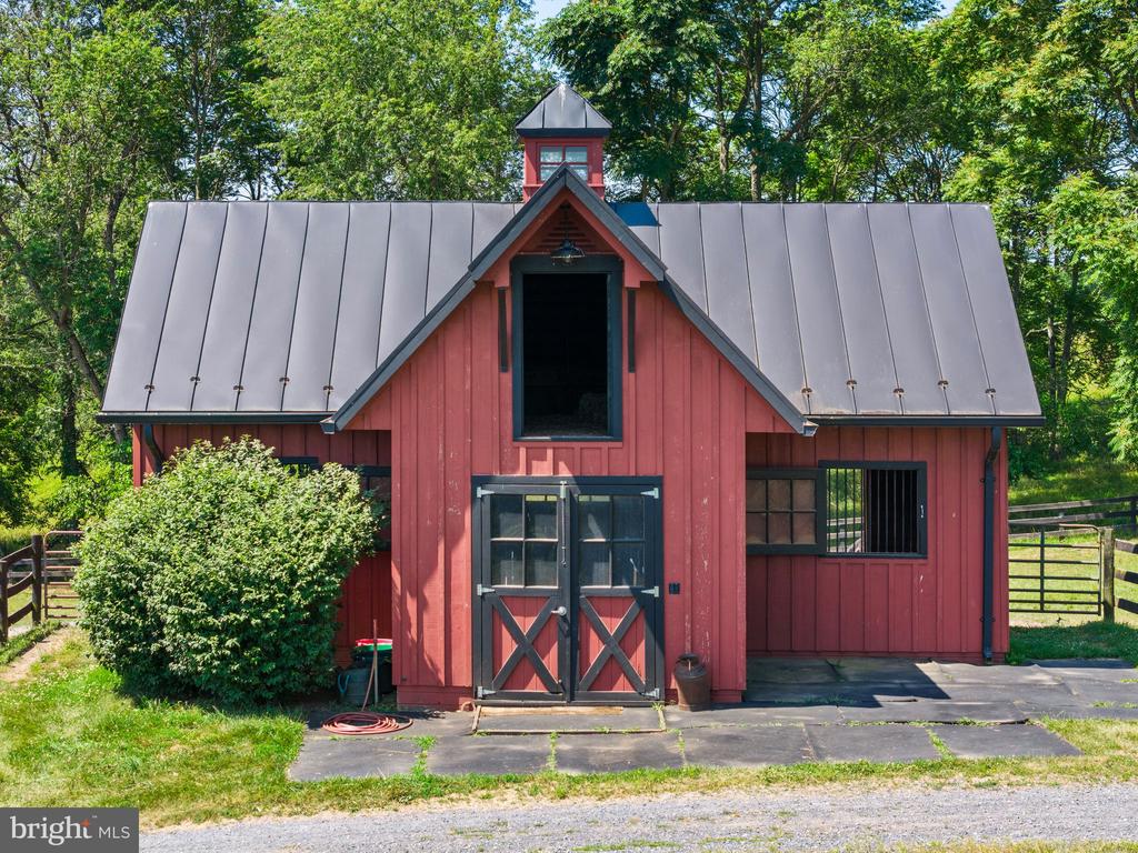 9425 BLACKPOND LANE