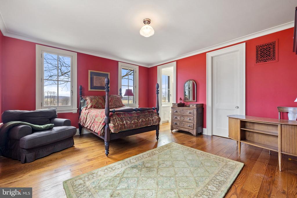 9425 BLACKPOND LANE