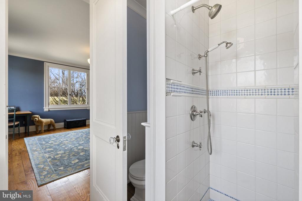 9425 BLACKPOND LANE