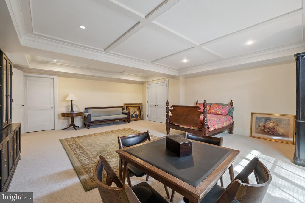 9425 BLACKPOND LANE