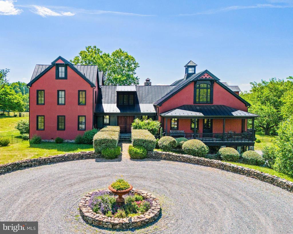 9425 BLACKPOND LANE