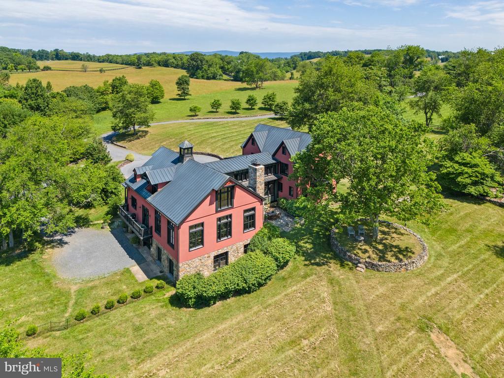 9425 BLACKPOND LANE