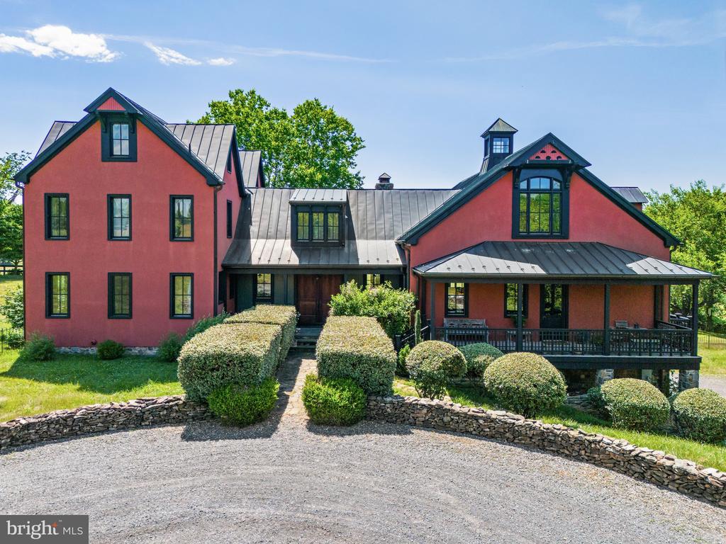 9425 BLACKPOND LANE
