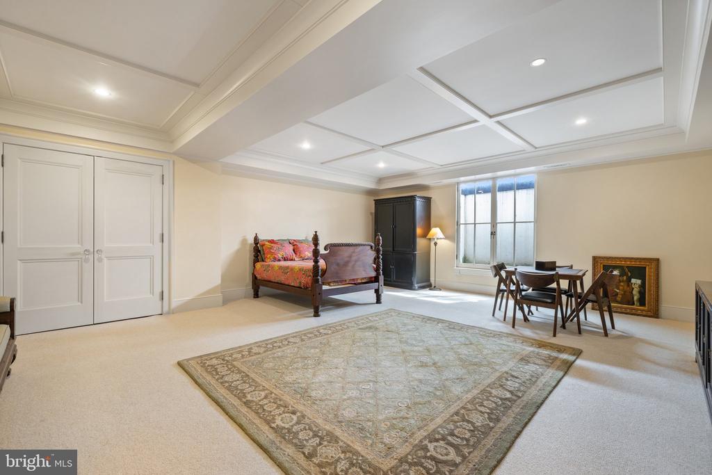 9425 BLACKPOND LANE