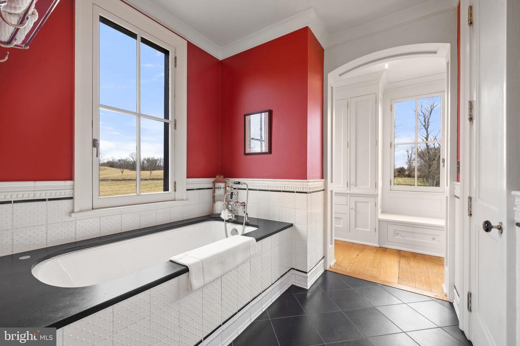 9425 BLACKPOND LANE