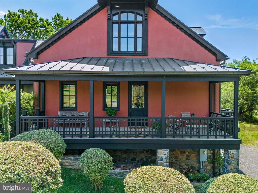 9425 BLACKPOND LANE