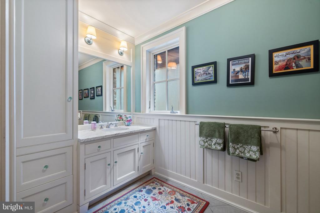 9425 BLACKPOND LANE