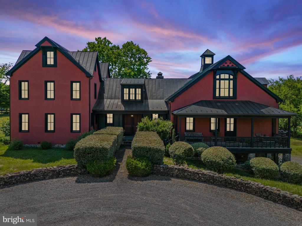 9425 BLACKPOND LANE