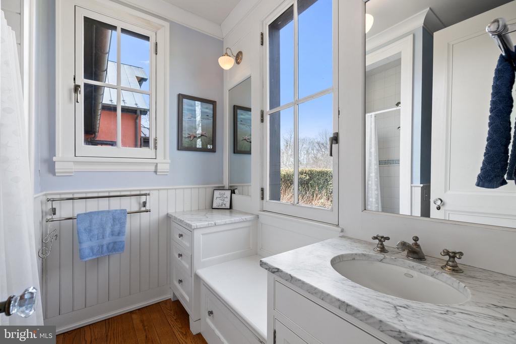 9425 BLACKPOND LANE