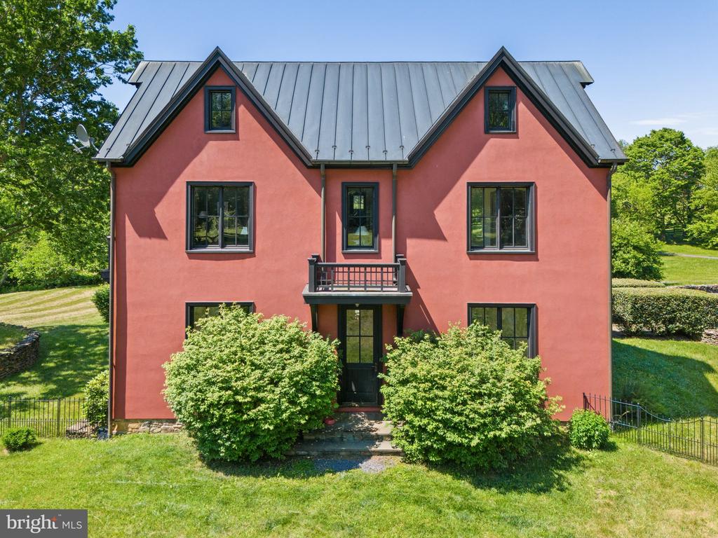 9425 BLACKPOND LANE