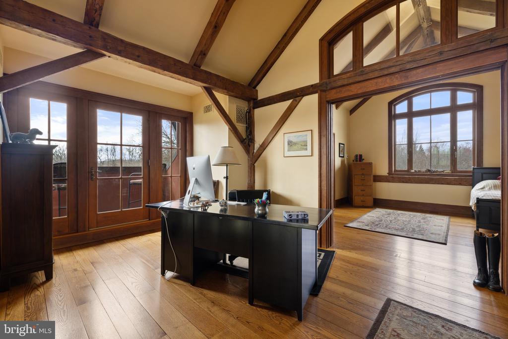 9425 BLACKPOND LANE