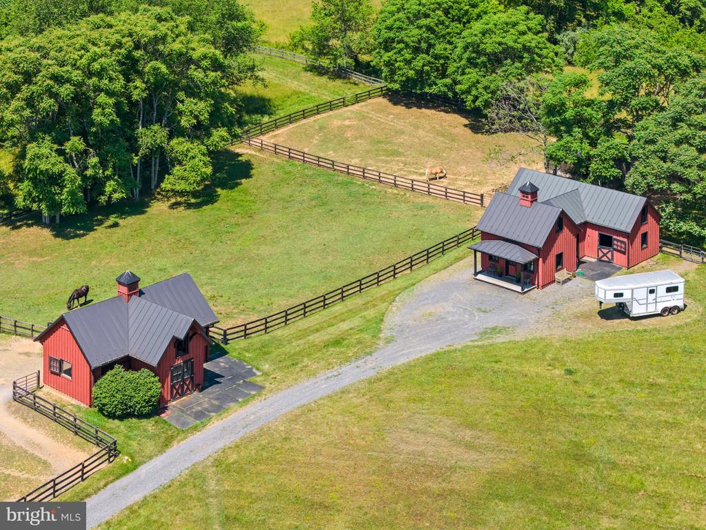 9425 BLACKPOND LANE