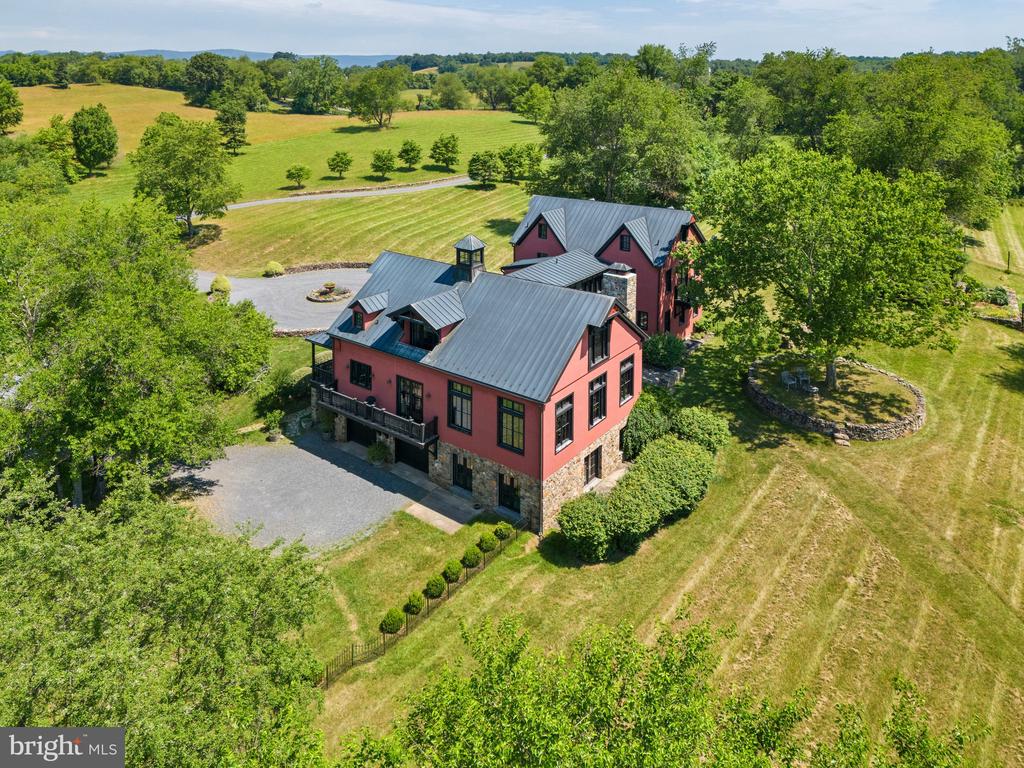 9425 BLACKPOND LANE