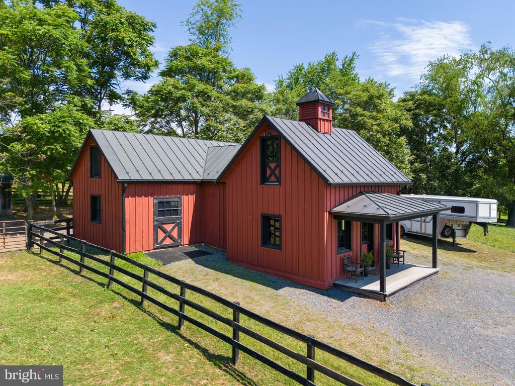 9425 BLACKPOND LANE