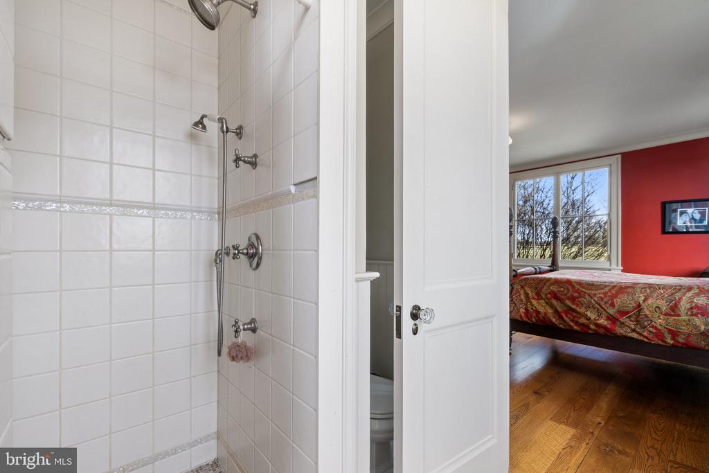 9425 BLACKPOND LANE
