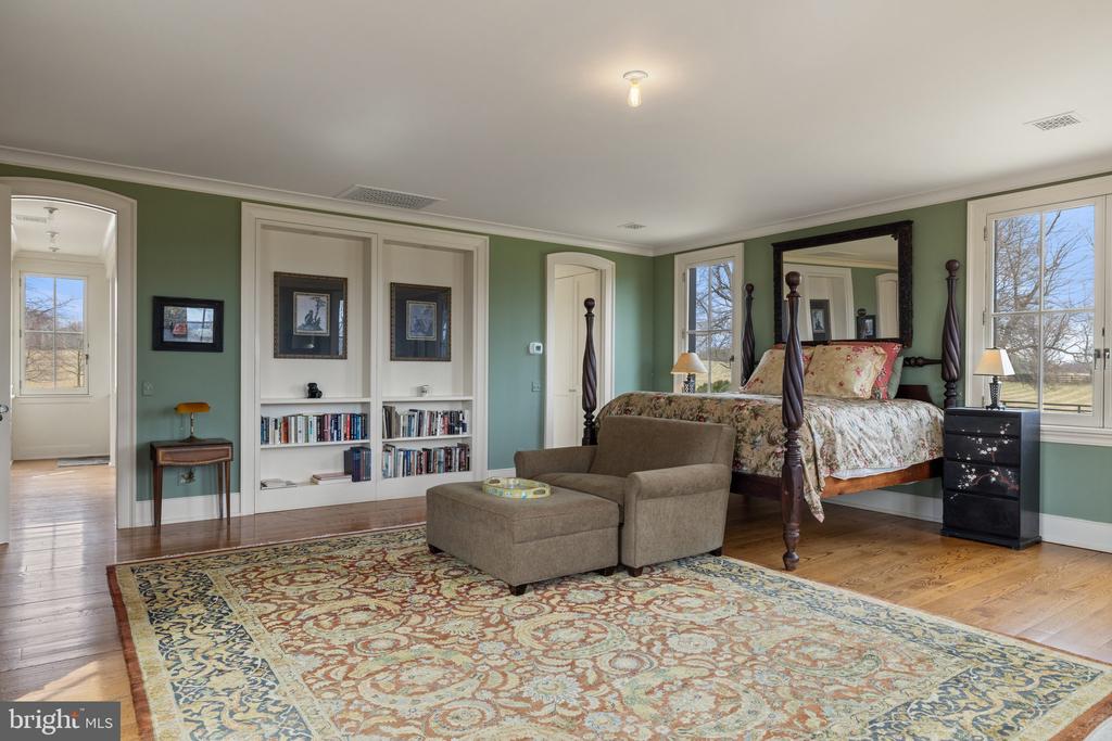 9425 BLACKPOND LANE