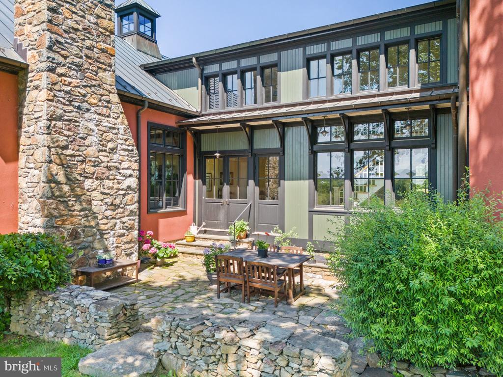 9425 BLACKPOND LANE