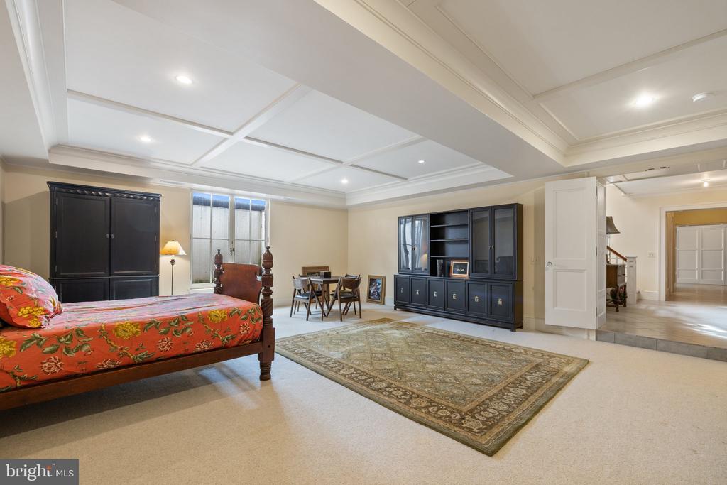 9425 BLACKPOND LANE