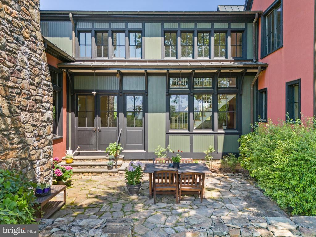 9425 BLACKPOND LANE