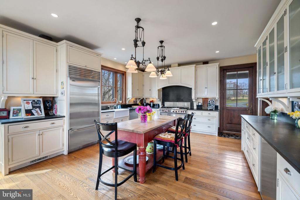 9425 BLACKPOND LANE
