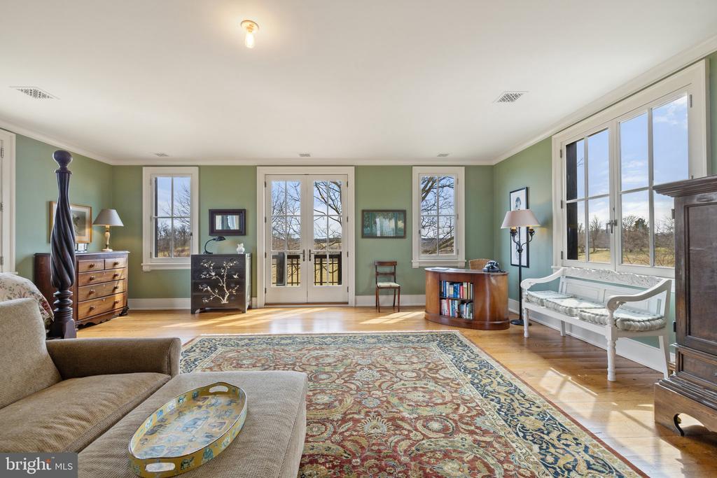 9425 BLACKPOND LANE