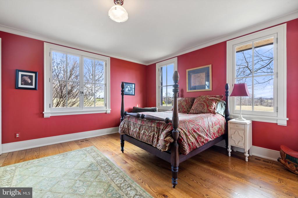 9425 BLACKPOND LANE