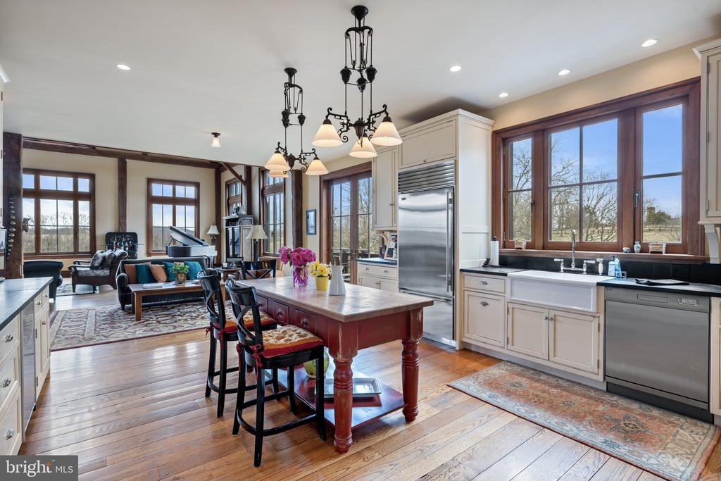 9425 BLACKPOND LANE