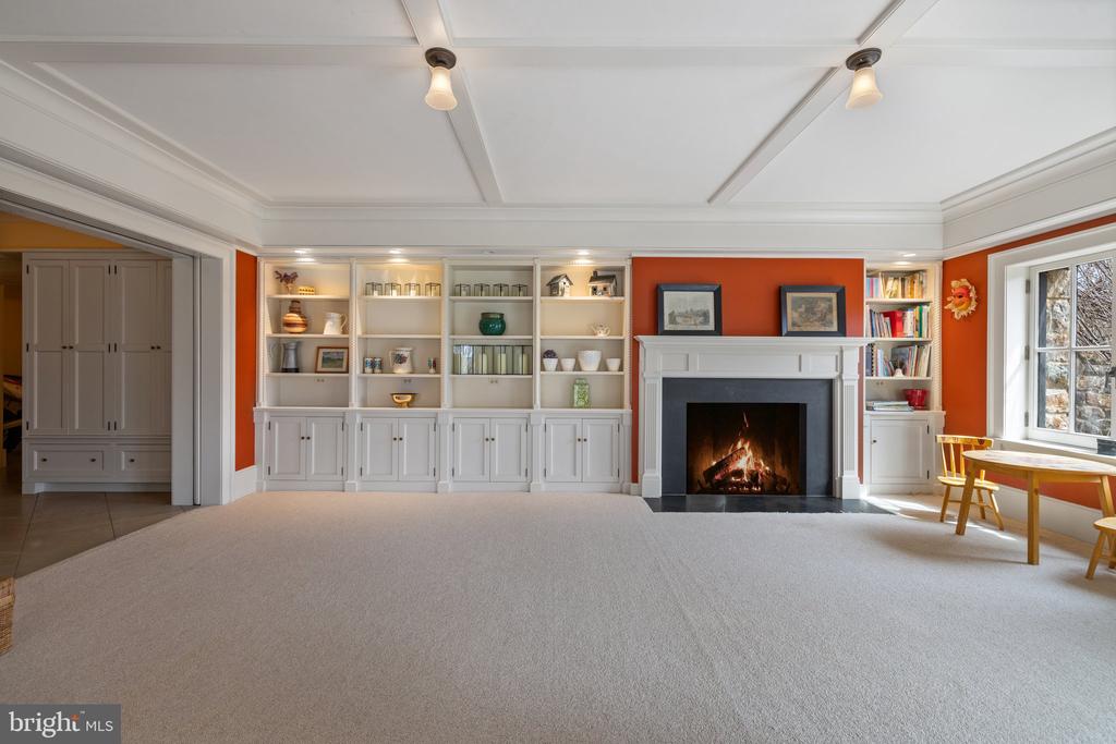 9425 BLACKPOND LANE