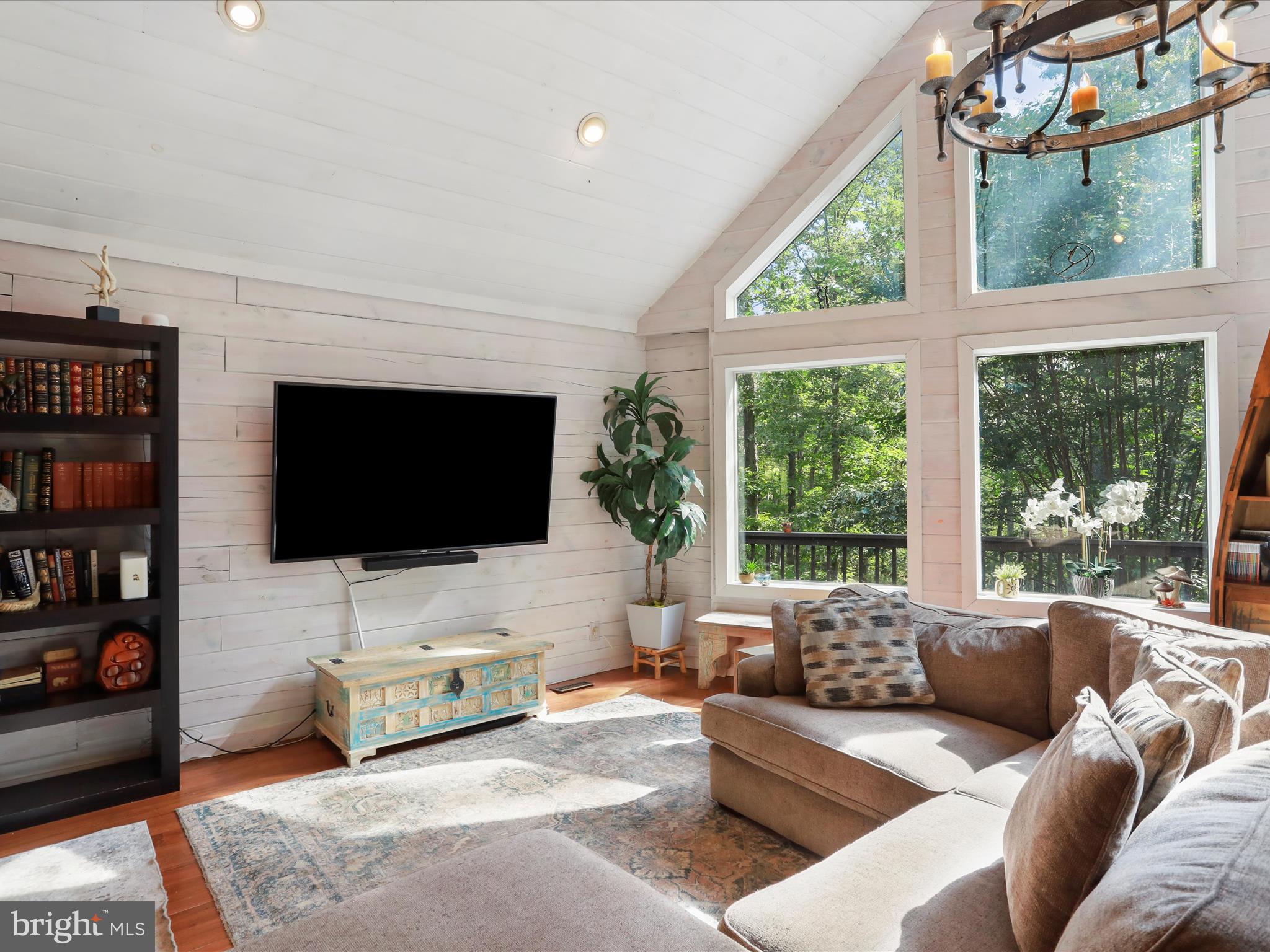 5065 COUNTRY CREEK LANE