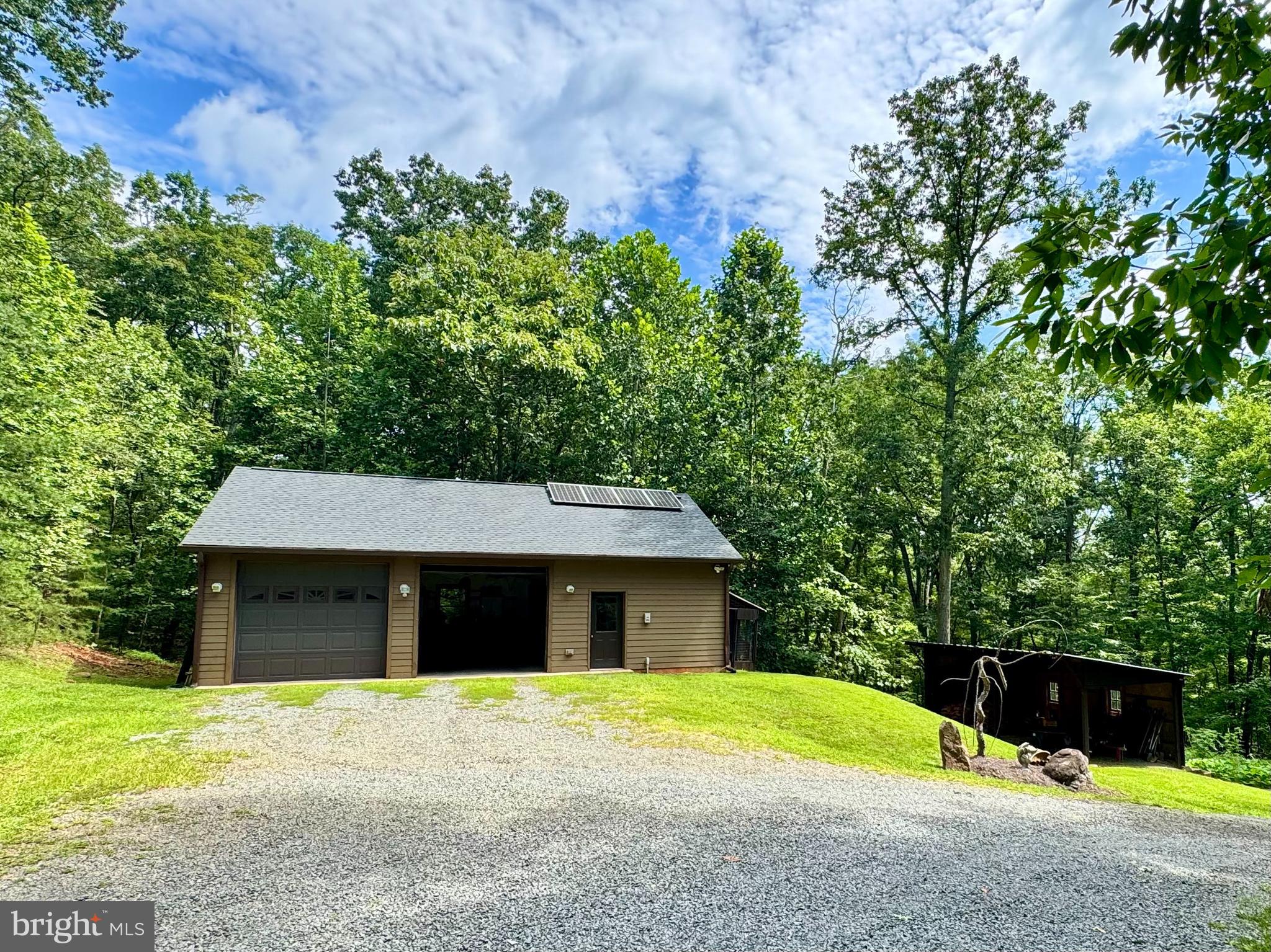 5065 COUNTRY CREEK LANE