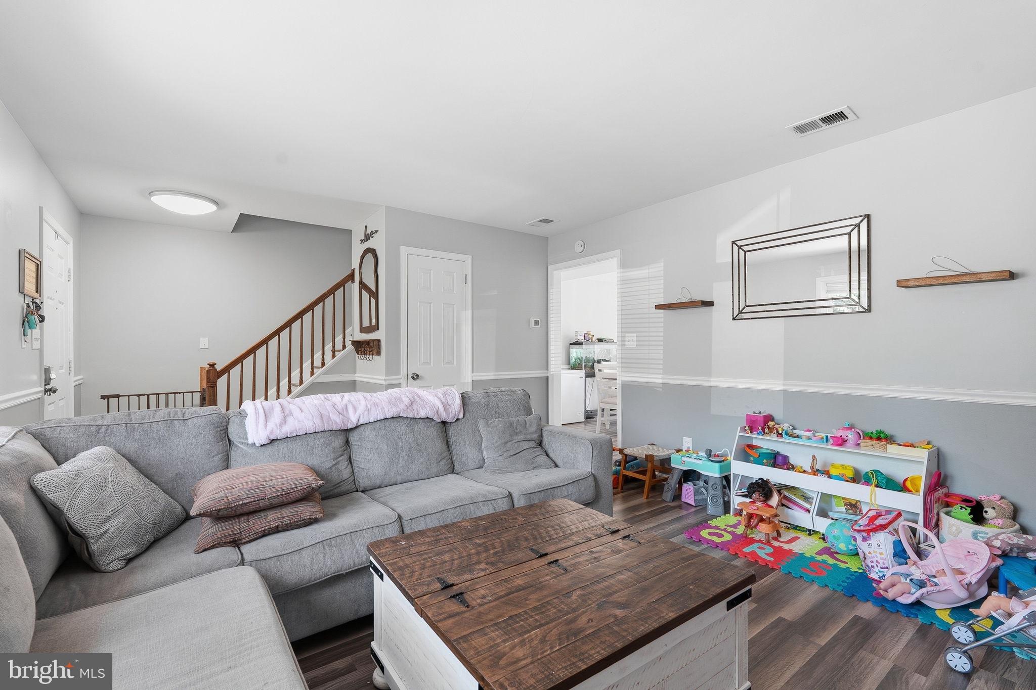 405 FOREST COURT