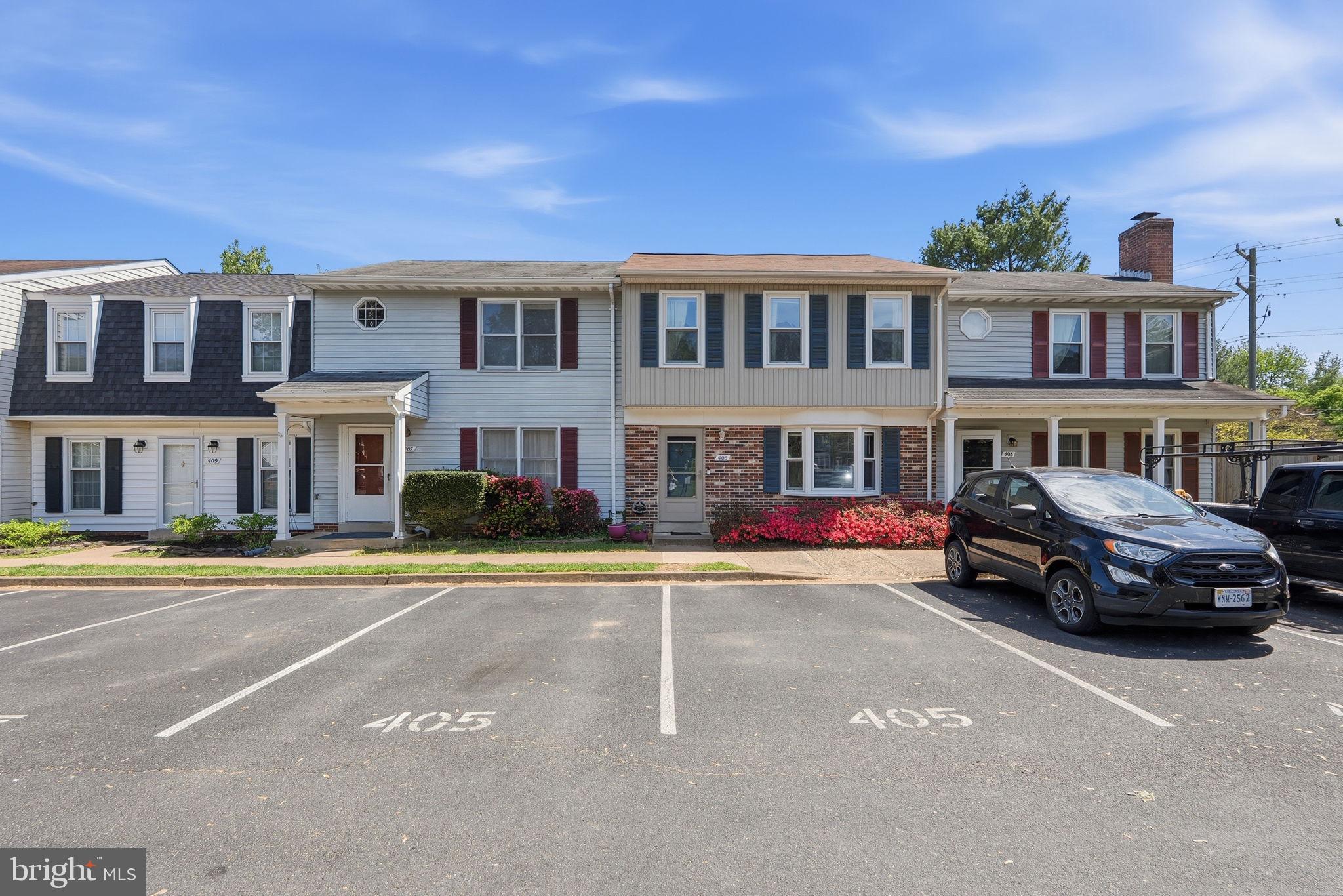 405 FOREST COURT