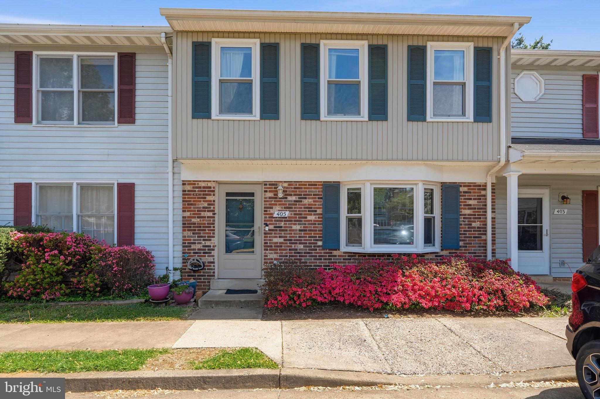 405 FOREST COURT