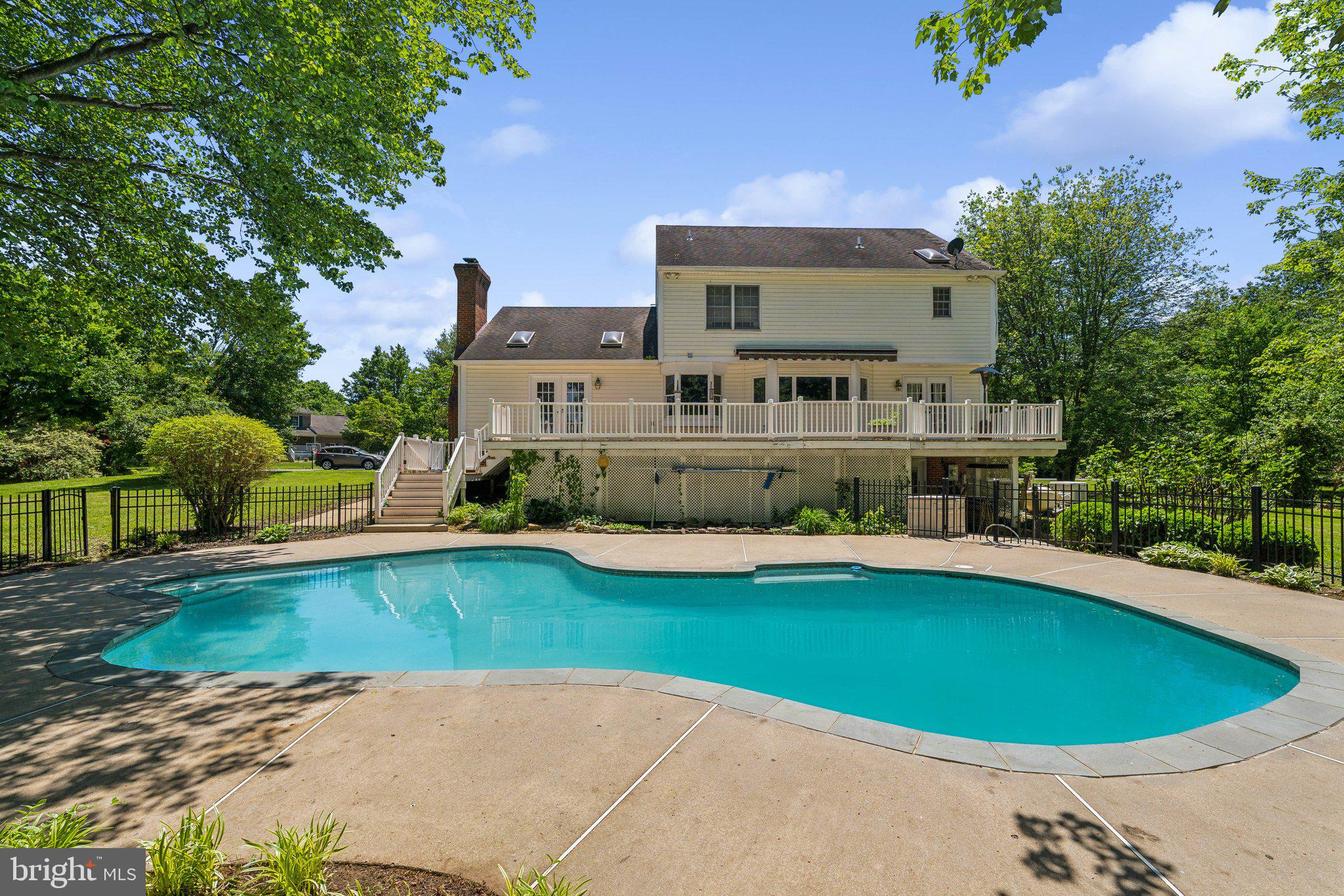 7708 CASTLEBURY COURT