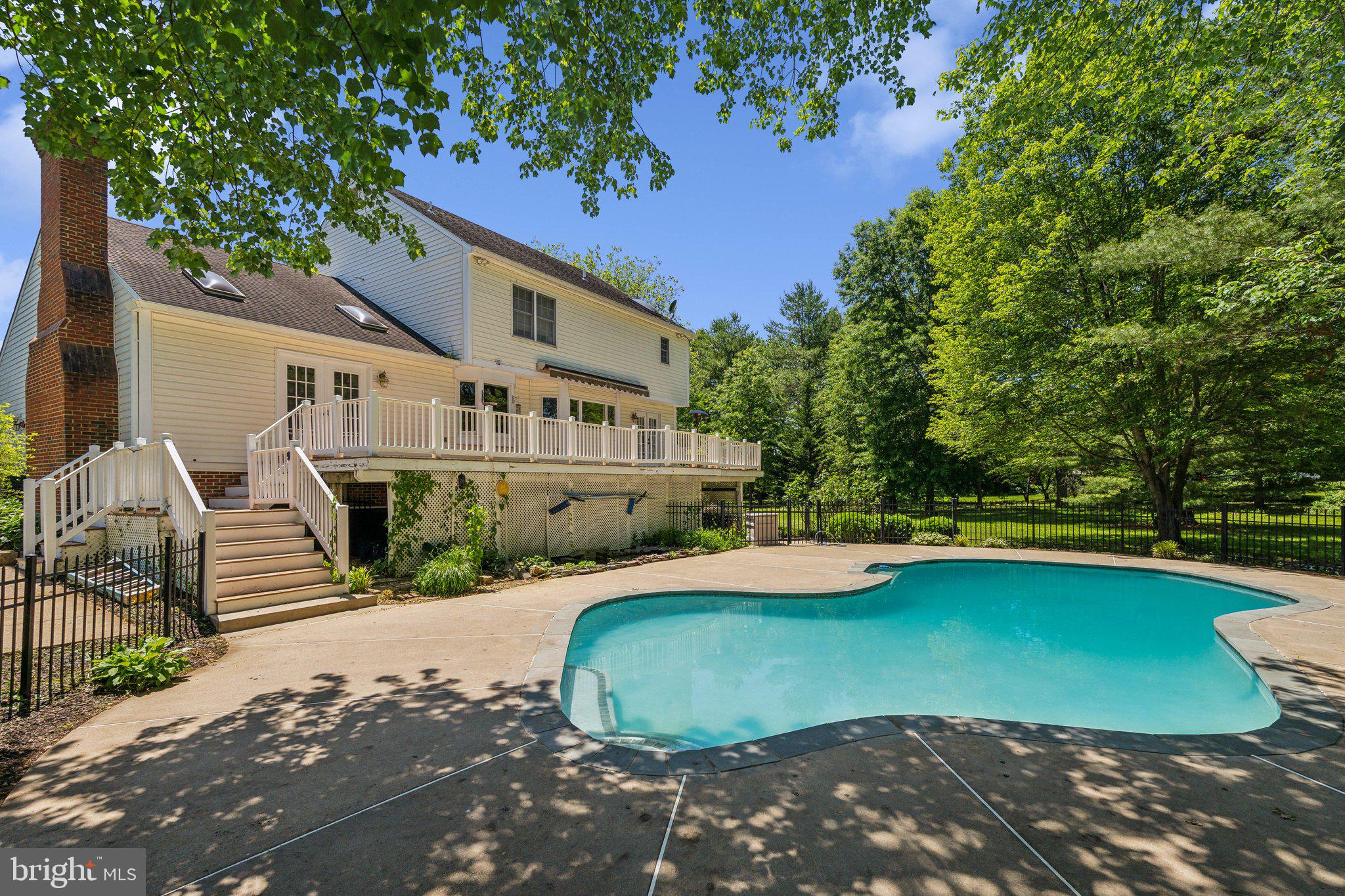 7708 CASTLEBURY COURT