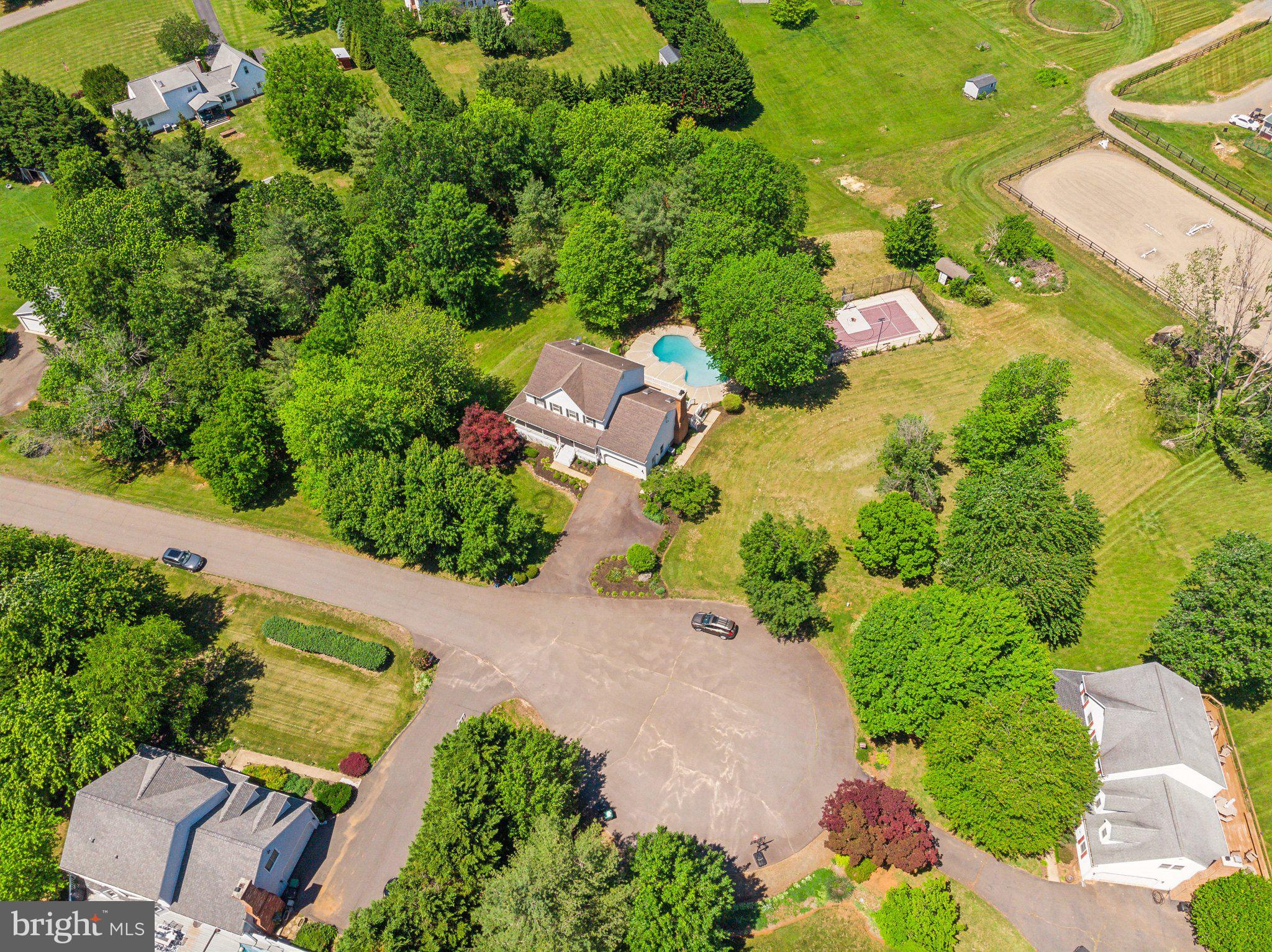 7708 CASTLEBURY COURT