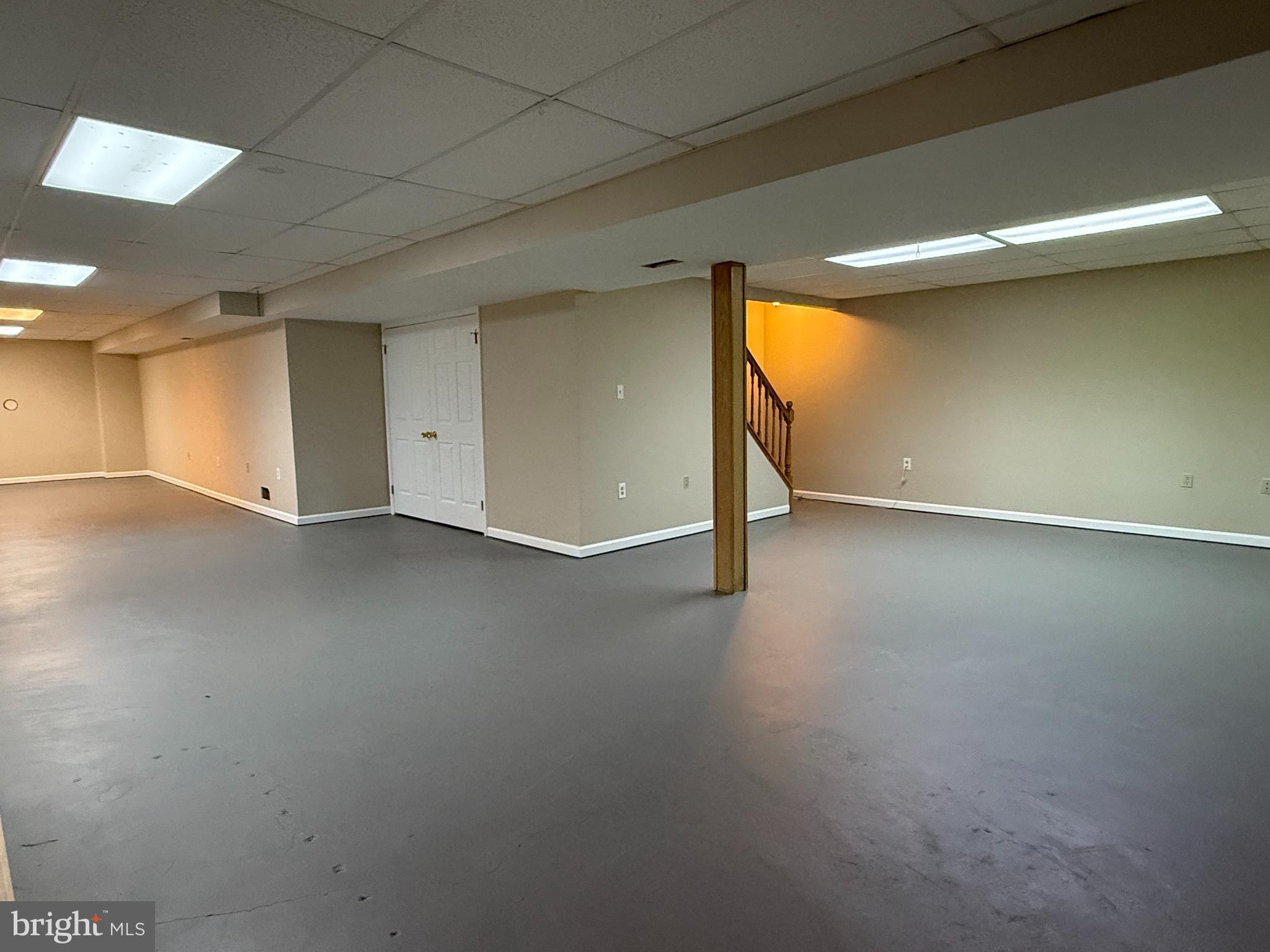 7708 CASTLEBURY COURT