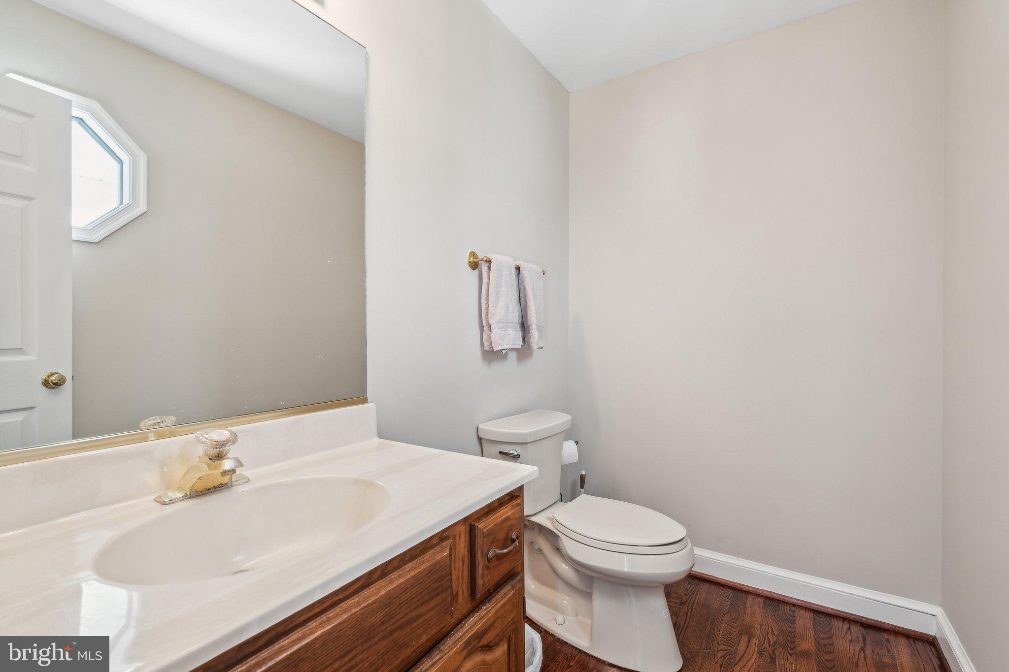 7708 CASTLEBURY COURT
