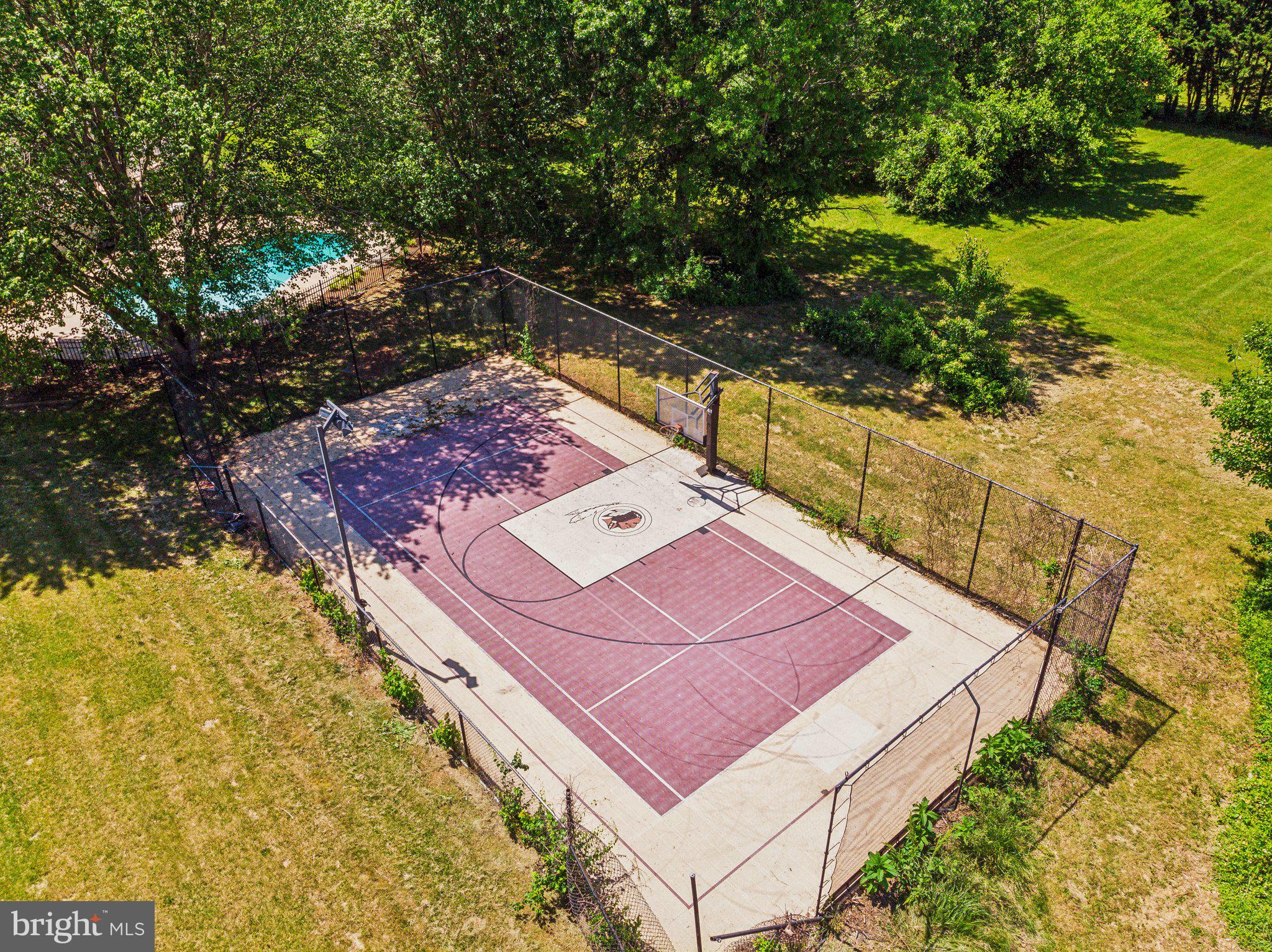 7708 CASTLEBURY COURT