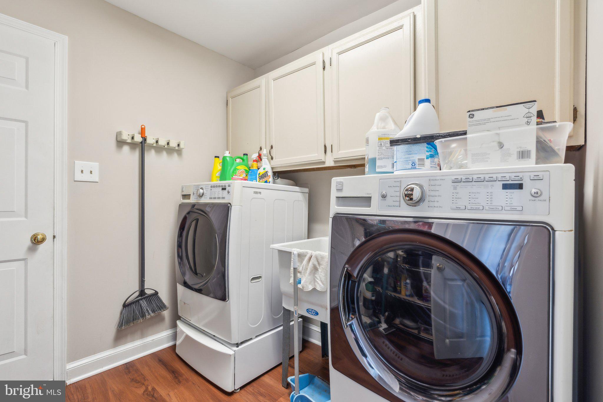 7708 CASTLEBURY COURT