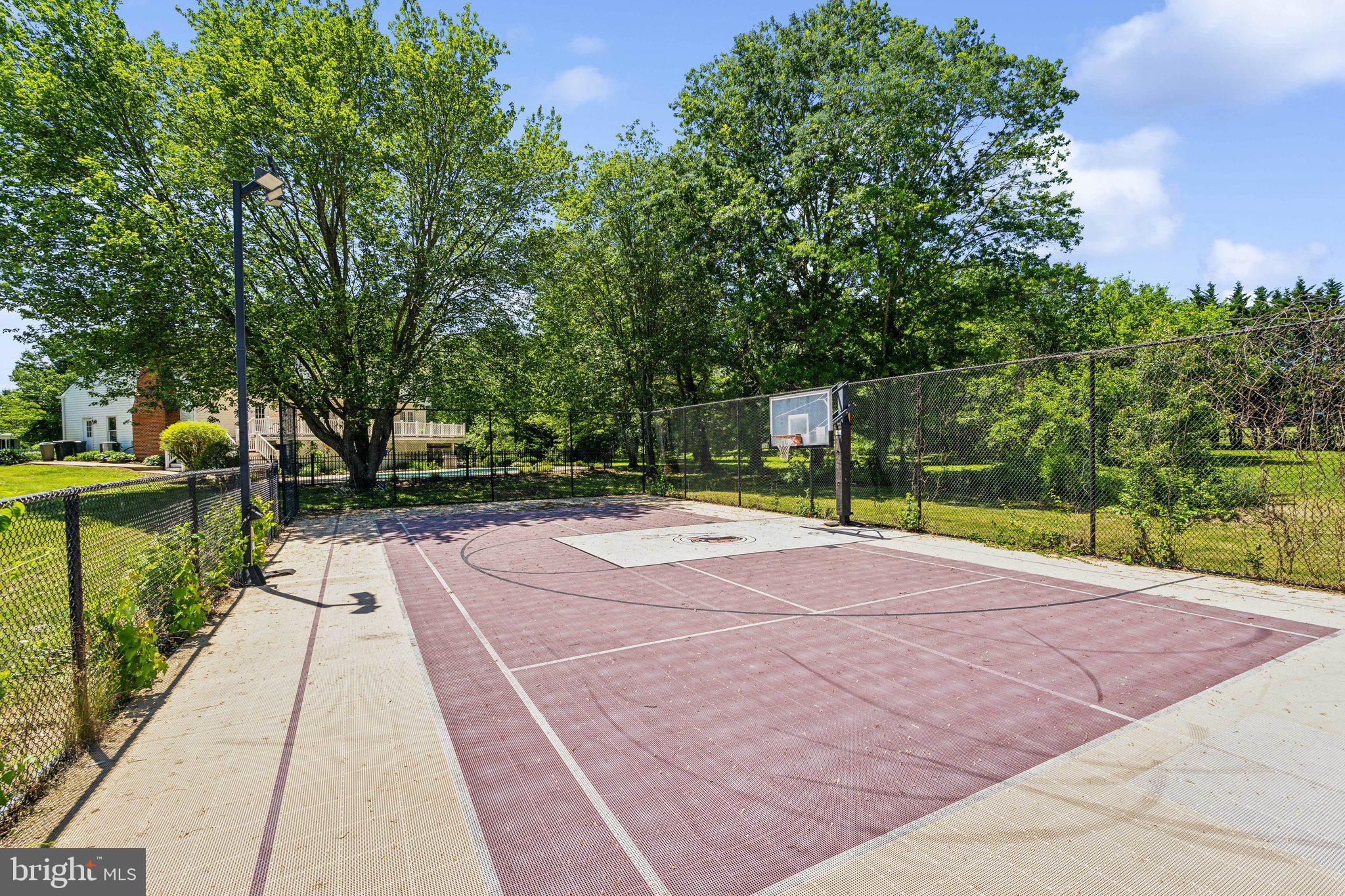 7708 CASTLEBURY COURT