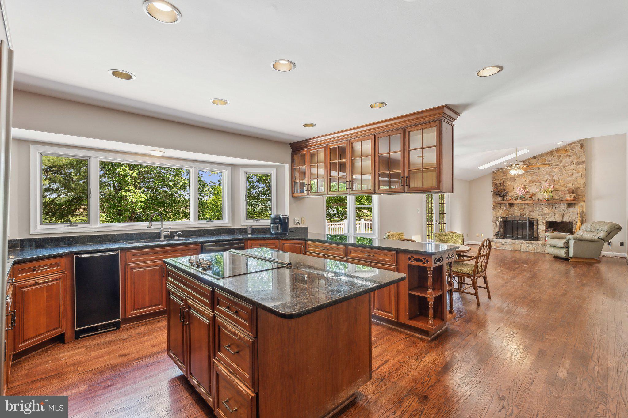 7708 CASTLEBURY COURT